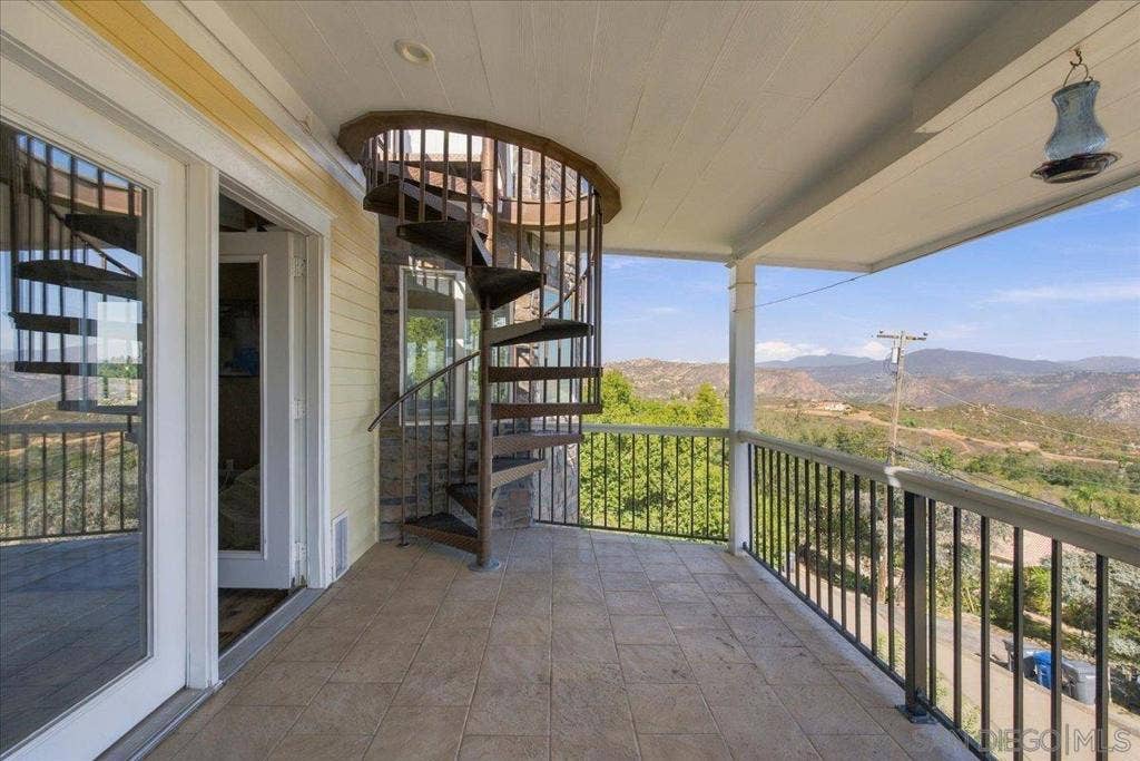 205 Highline Trail, El Cajon, CA 92021 205 Highline Trail, El Cajon, CA 92021