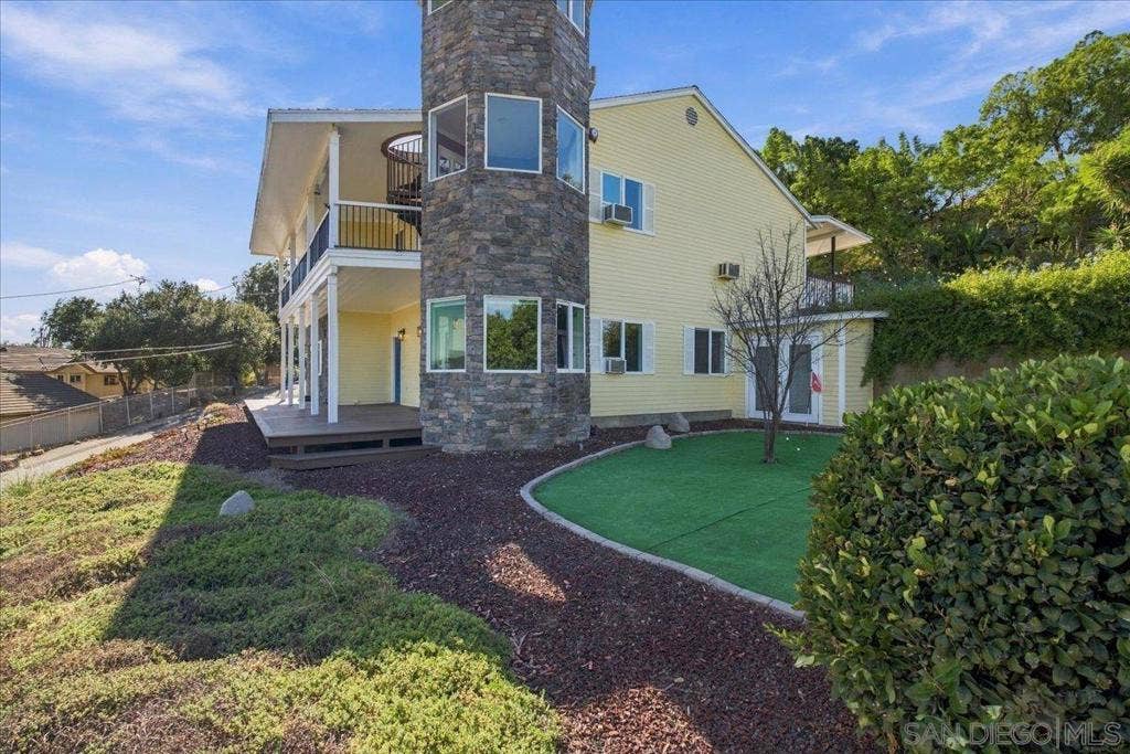 205 Highline Trail, El Cajon, CA 92021 205 Highline Trail, El Cajon, CA 92021