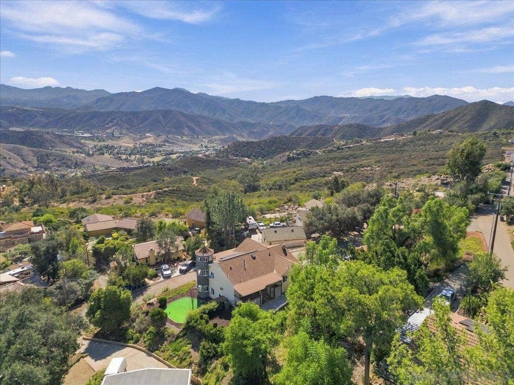 205 Highline Trail, El Cajon, CA 92021 205 Highline Trail, El Cajon, CA 92021