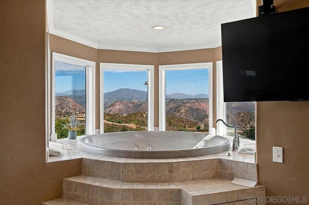 205 Highline Trail, El Cajon, CA 92021 205 Highline Trail, El Cajon, CA 92021