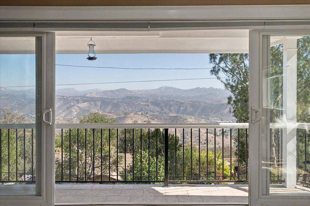 205 Highline Trail, El Cajon, CA 92021 205 Highline Trail, El Cajon, CA 92021