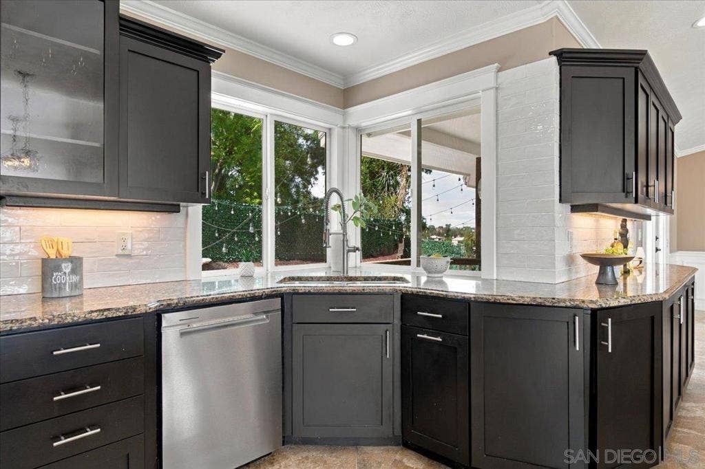 205 Highline Trail, El Cajon, CA 92021 205 Highline Trail, El Cajon, CA 92021