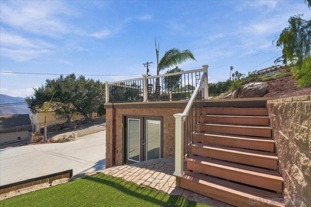 205 Highline Trail, El Cajon, CA 92021 205 Highline Trail, El Cajon, CA 92021