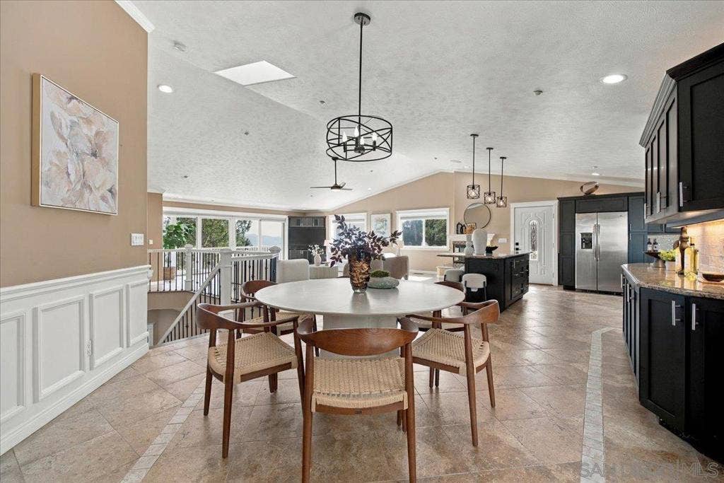 205 Highline Trail, El Cajon, CA 92021 205 Highline Trail, El Cajon, CA 92021
