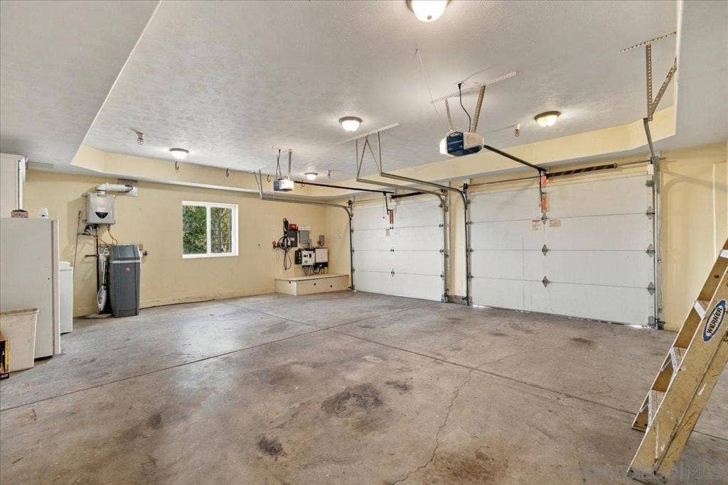 205 Highline Trail, El Cajon, CA 92021 205 Highline Trail, El Cajon, CA 92021
