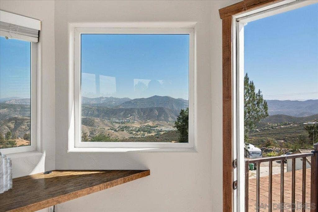 205 Highline Trail, El Cajon, CA 92021 205 Highline Trail, El Cajon, CA 92021