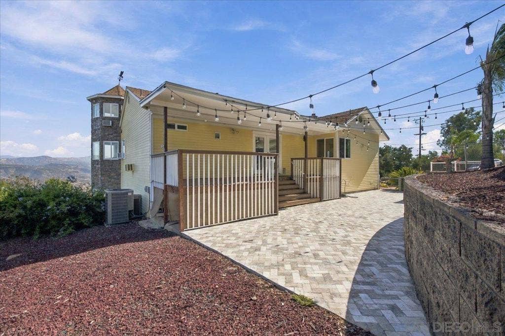 205 Highline Trail, El Cajon, CA 92021 205 Highline Trail, El Cajon, CA 92021