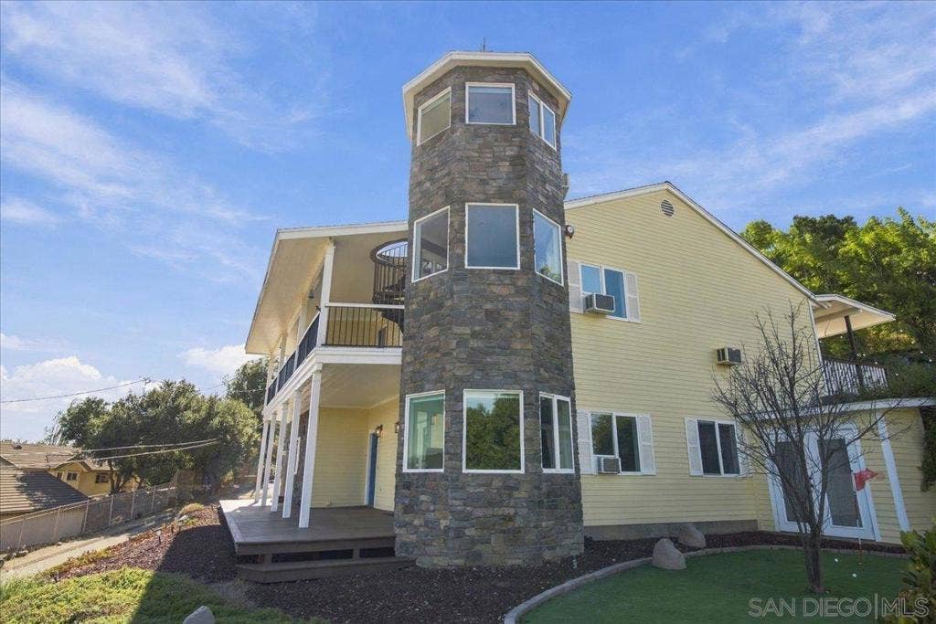 205 Highline Trail, El Cajon, CA 92021 205 Highline Trail, El Cajon, CA 92021