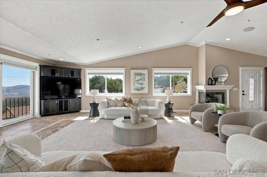 205 Highline Trail, El Cajon, CA 92021 205 Highline Trail, El Cajon, CA 92021