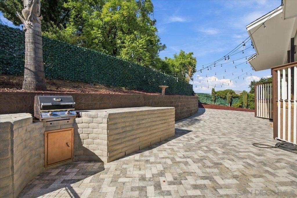 205 Highline Trail, El Cajon, CA 92021 205 Highline Trail, El Cajon, CA 92021