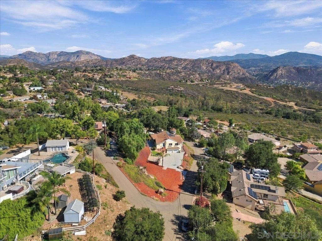 205 Highline Trail, El Cajon, CA 92021 205 Highline Trail, El Cajon, CA 92021
