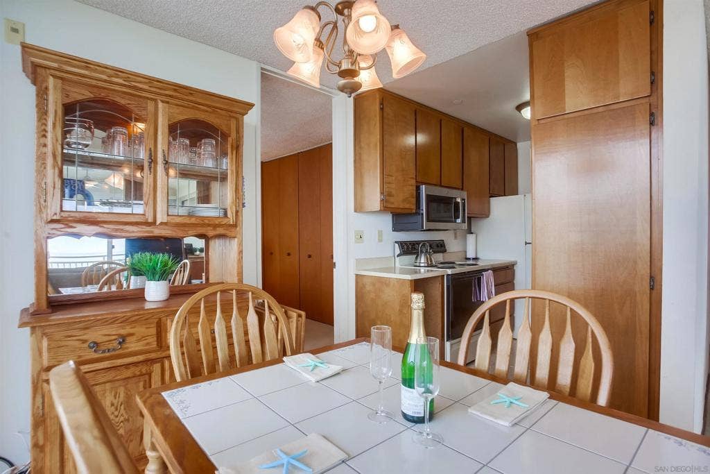 4627 Ocean Blvd, #402, San Diego, CA 92109 4627 Ocean Blvd, #402, San Diego, CA 92109