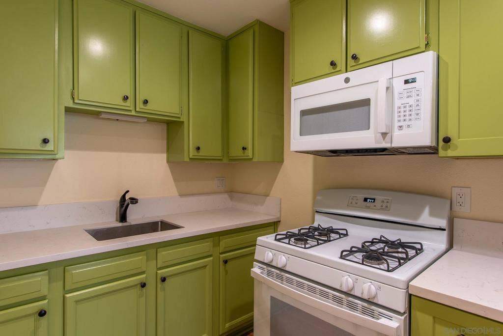 3086 Main St. #3, San Diego, CA 92113 3086 Main St. #3, San Diego, CA 92113