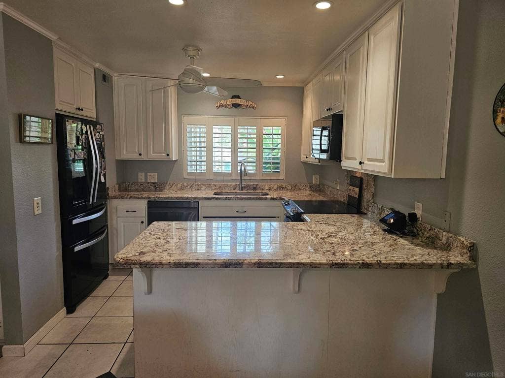 3164 Vista Grande, Carlsbad, CA 92009 3164 Vista Grande, Carlsbad, CA 92009