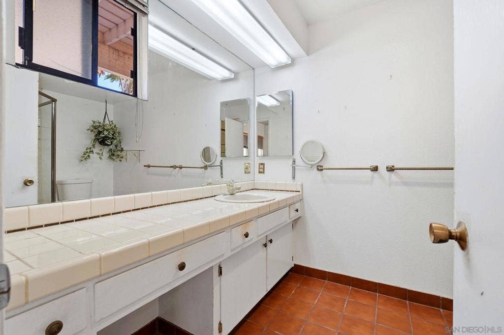 5747 Pray St, Bonita, CA 91902 5747 Pray St, Bonita, CA 91902