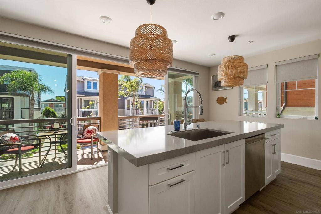810 Santa Barbara Pl, San Diego, CA 92109 810 Santa Barbara Pl, San Diego, CA 92109