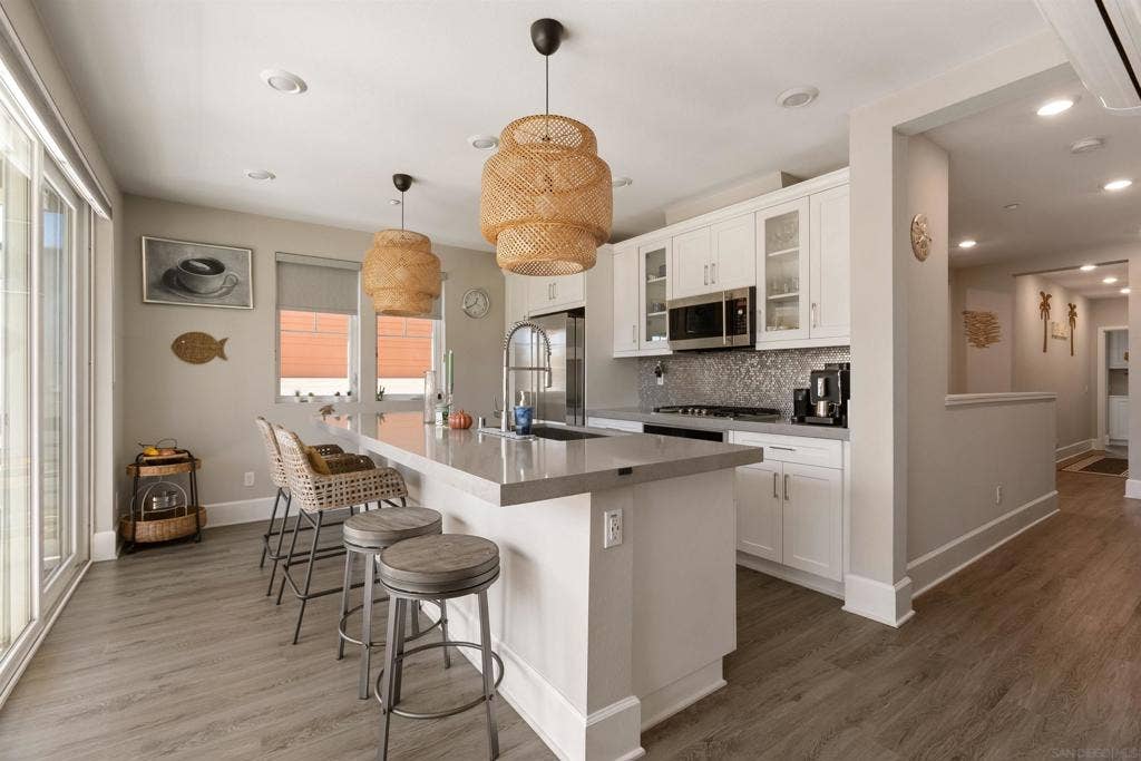 810 Santa Barbara Pl, San Diego, CA 92109 810 Santa Barbara Pl, San Diego, CA 92109