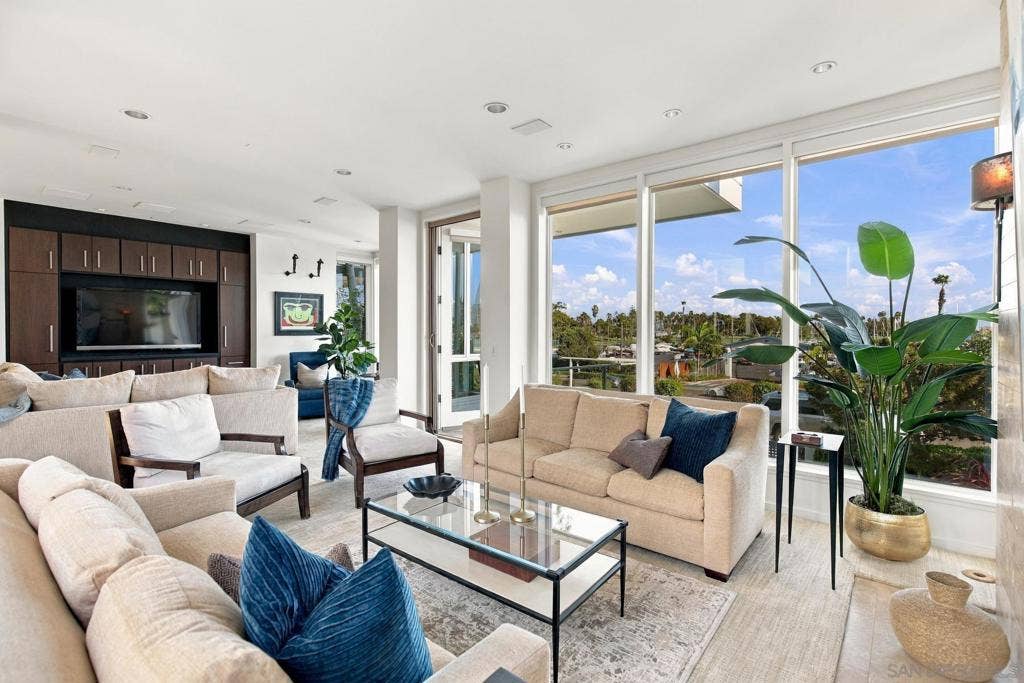 1528 Glorietta Blvd, Coronado, CA 92118 1528 Glorietta Blvd, Coronado, CA 92118