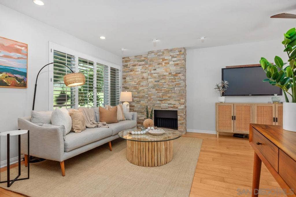 2747 Caminito Cedros, Del Mar, CA 92014 2747 Caminito Cedros, Del Mar, CA 92014