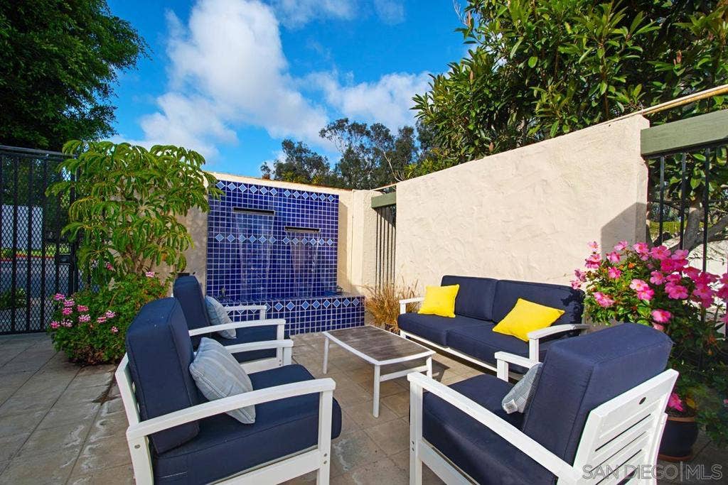 2747 Caminito Cedros, Del Mar, CA 92014 2747 Caminito Cedros, Del Mar, CA 92014