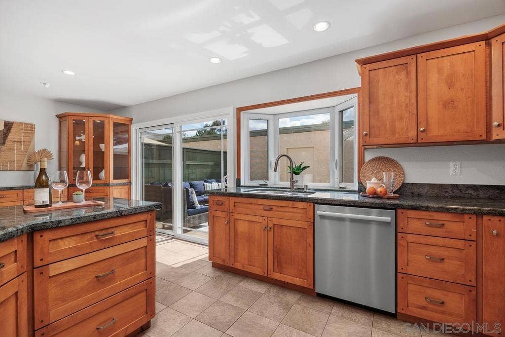 2747 Caminito Cedros, Del Mar, CA 92014 2747 Caminito Cedros, Del Mar, CA 92014