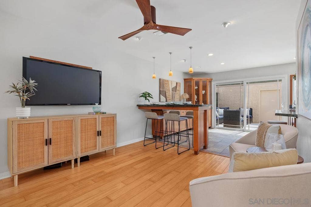 2747 Caminito Cedros, Del Mar, CA 92014 2747 Caminito Cedros, Del Mar, CA 92014