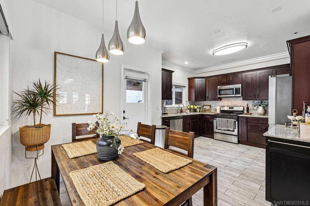 913 Vine street, Oceanside, CA 92054 913 Vine street, Oceanside, CA 92054