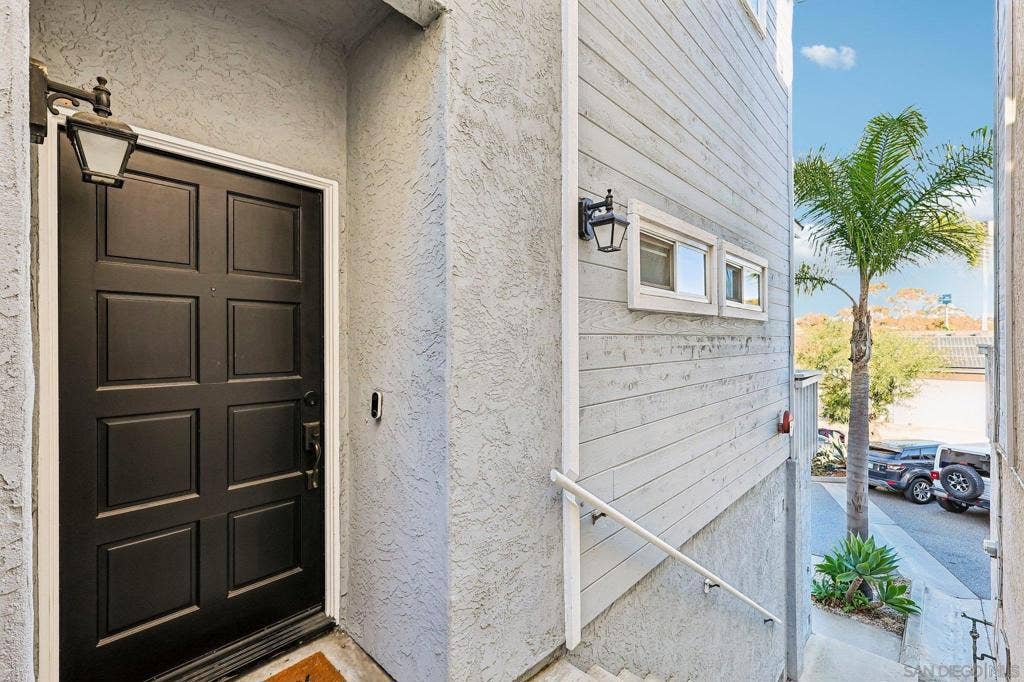 913 Vine street, Oceanside, CA 92054 913 Vine street, Oceanside, CA 92054