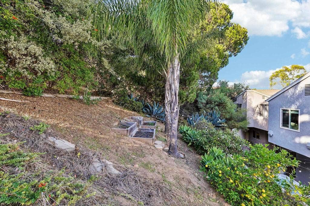 913 Vine street, Oceanside, CA 92054 913 Vine street, Oceanside, CA 92054