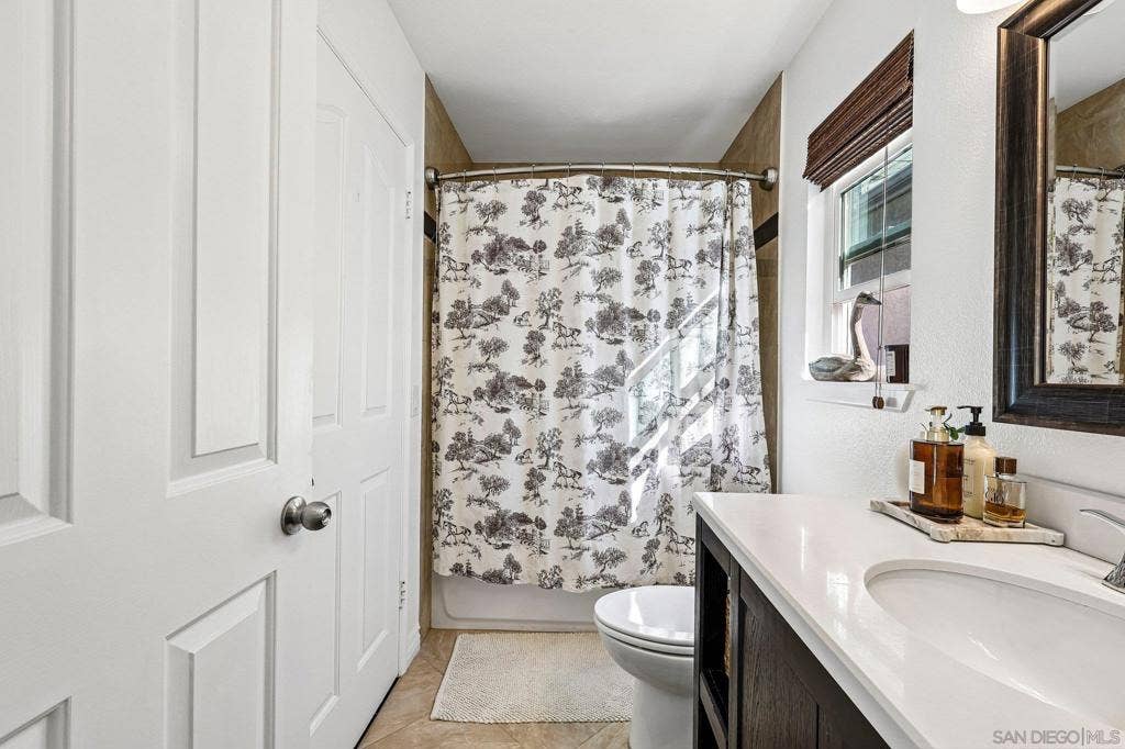 913 Vine street, Oceanside, CA 92054 913 Vine street, Oceanside, CA 92054