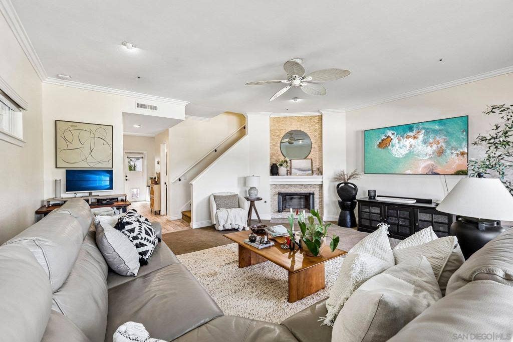 913 Vine street, Oceanside, CA 92054 913 Vine street, Oceanside, CA 92054