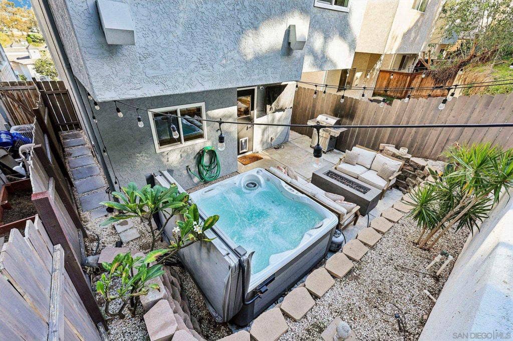 913 Vine street, Oceanside, CA 92054 913 Vine street, Oceanside, CA 92054