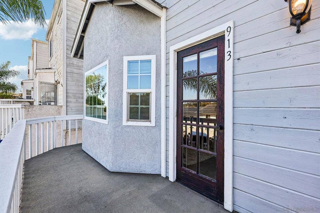 913 Vine street, Oceanside, CA 92054 913 Vine street, Oceanside, CA 92054