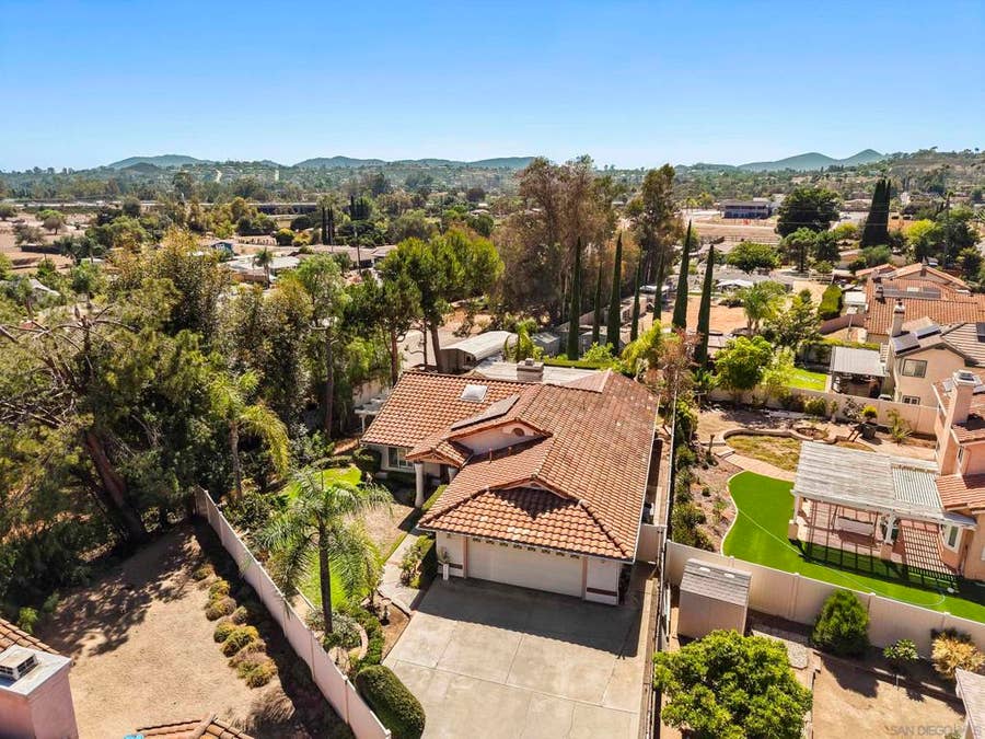 Property photo for 2011 Rachelle Pl, Escondido, CA