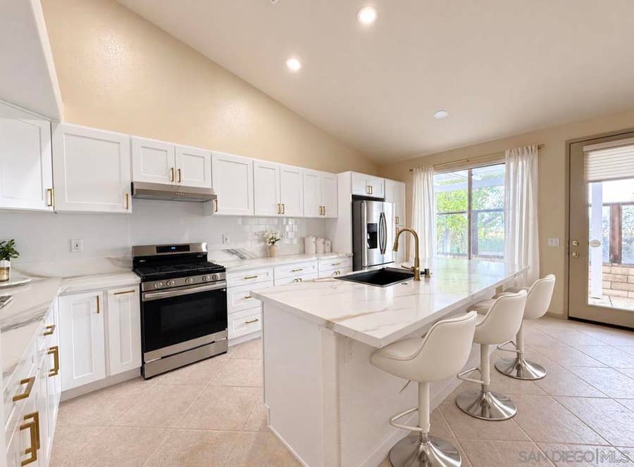 Property photo for 1992 Ridge Way Glen, Escondido, CA