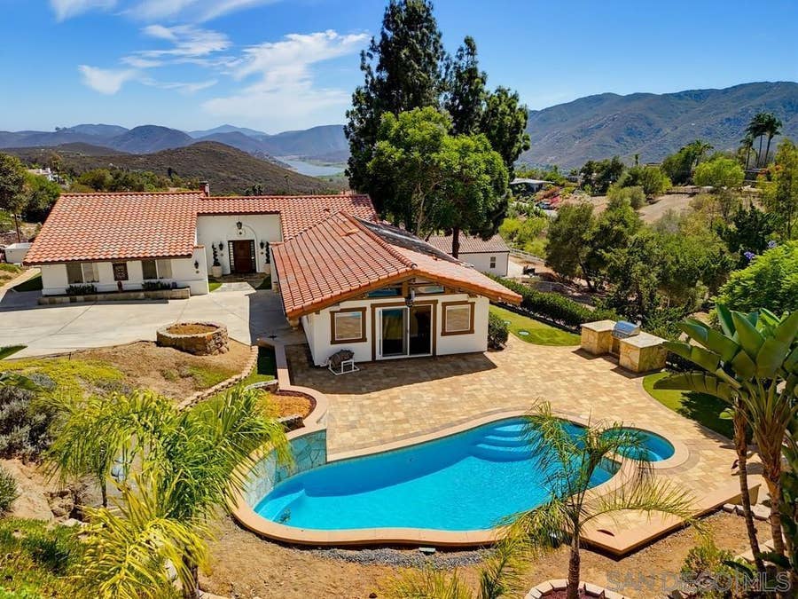 Property photo for 2450 Vista Lago Ter, Escondido, CA