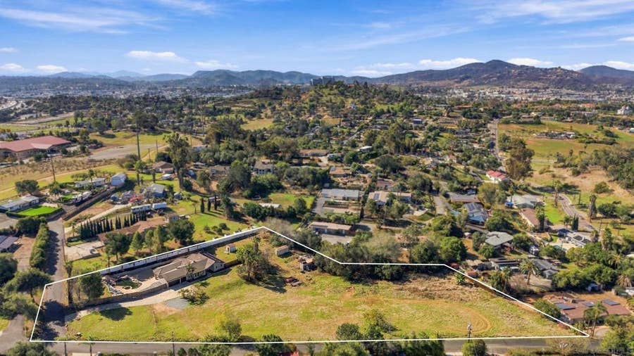 Property photo for 1515 Via Paloma, Escondido, CA