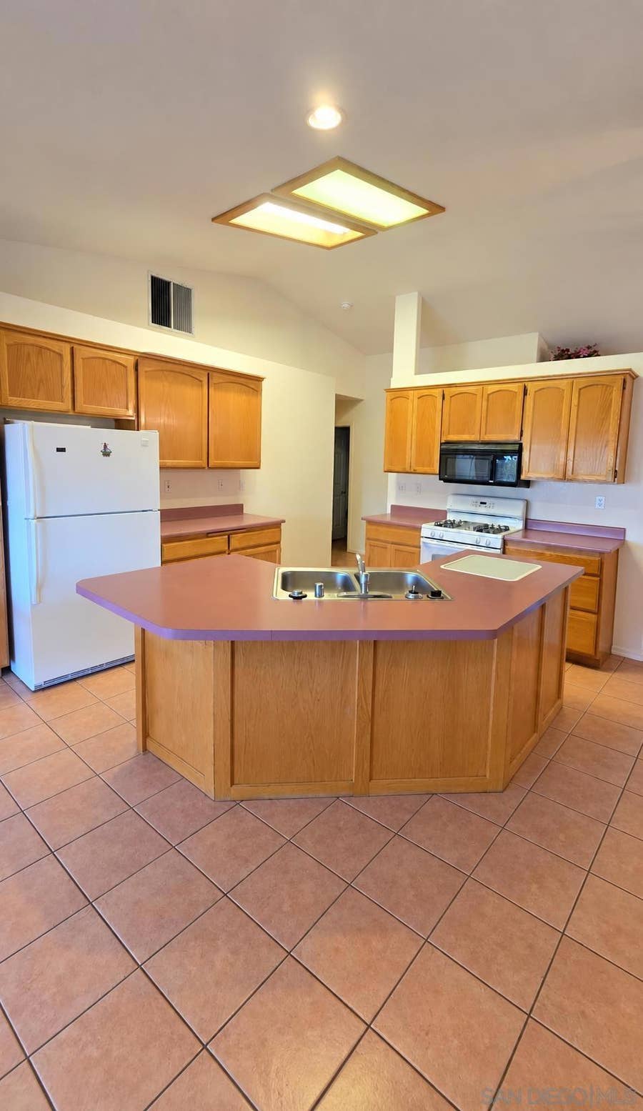 Property photo for 14744 Crofton Ln, Helendale, CA