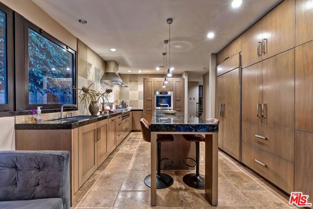 3300 N Knoll Drive, Los Angeles, CA 90068 3300 N Knoll Drive, Los Angeles, CA 90068