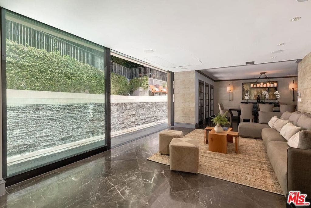 3300 N Knoll Drive, Los Angeles, CA 90068 3300 N Knoll Drive, Los Angeles, CA 90068