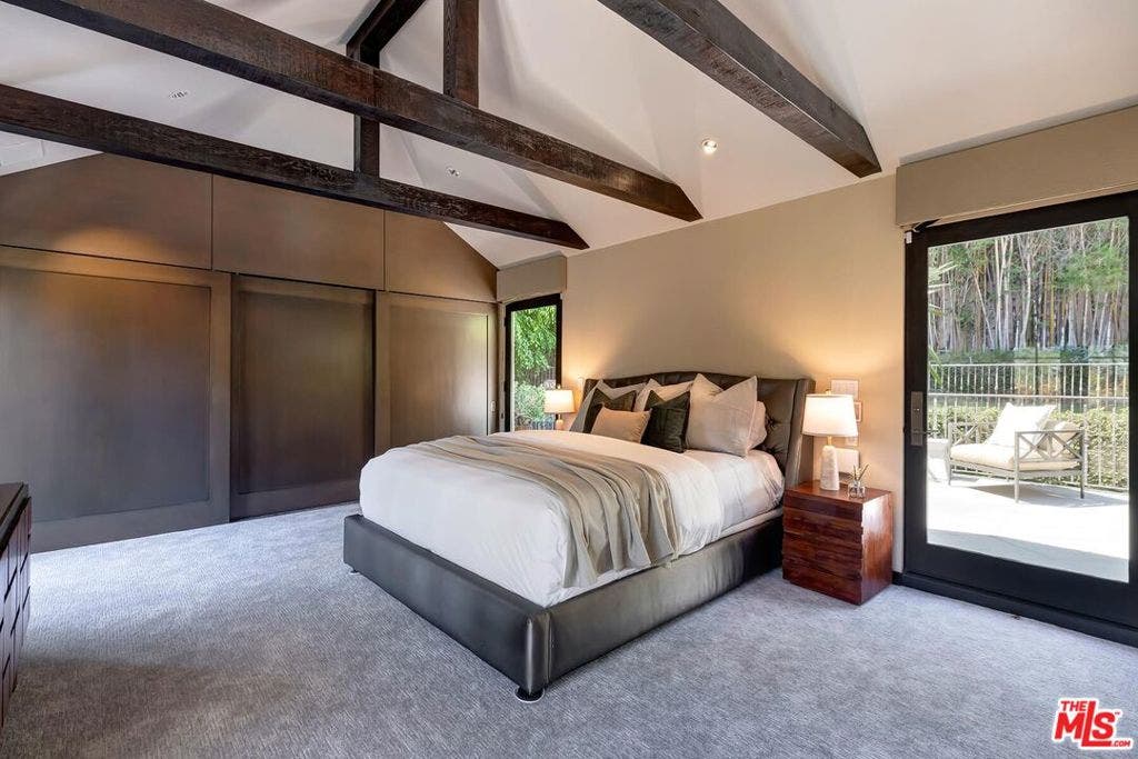 3300 N Knoll Drive, Los Angeles, CA 90068 3300 N Knoll Drive, Los Angeles, CA 90068
