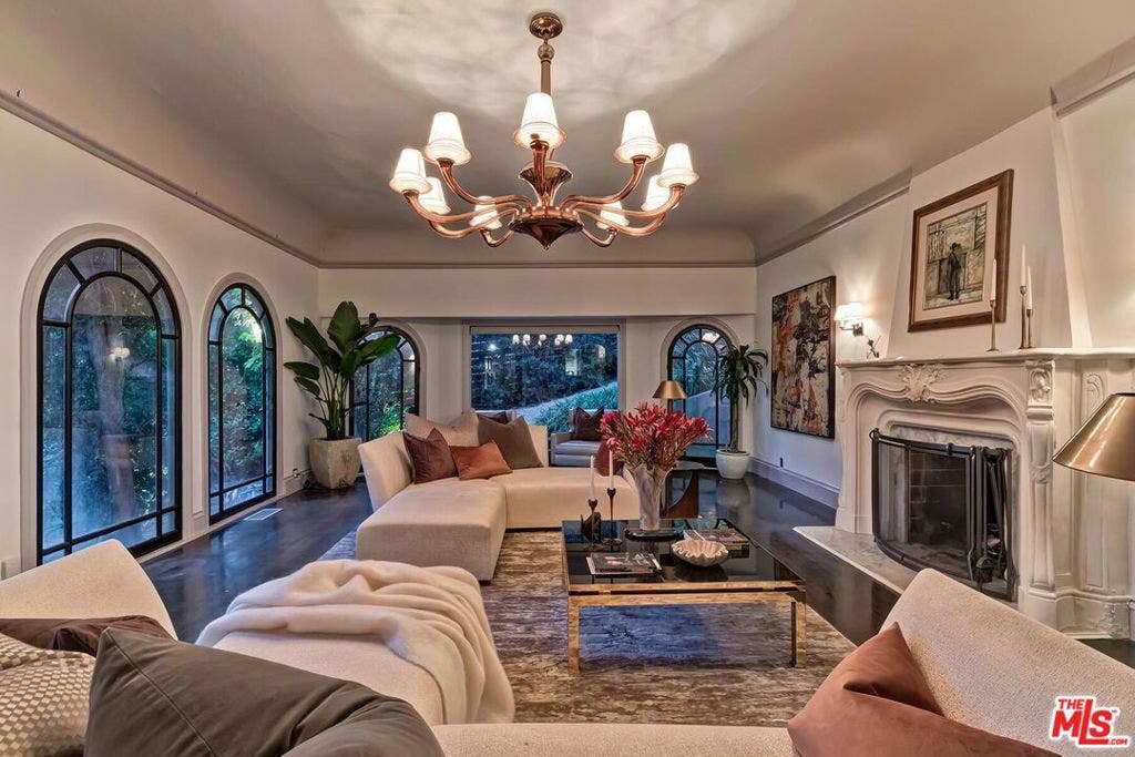 3300 N Knoll Drive, Los Angeles, CA 90068 3300 N Knoll Drive, Los Angeles, CA 90068