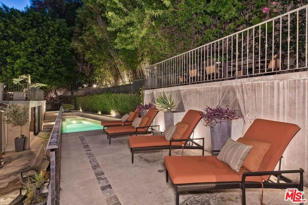 3300 N Knoll Drive, Los Angeles, CA 90068 3300 N Knoll Drive, Los Angeles, CA 90068