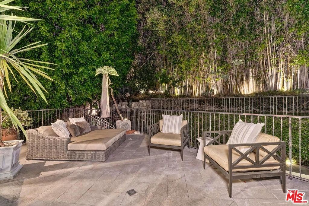 3300 N Knoll Drive, Los Angeles, CA 90068 3300 N Knoll Drive, Los Angeles, CA 90068