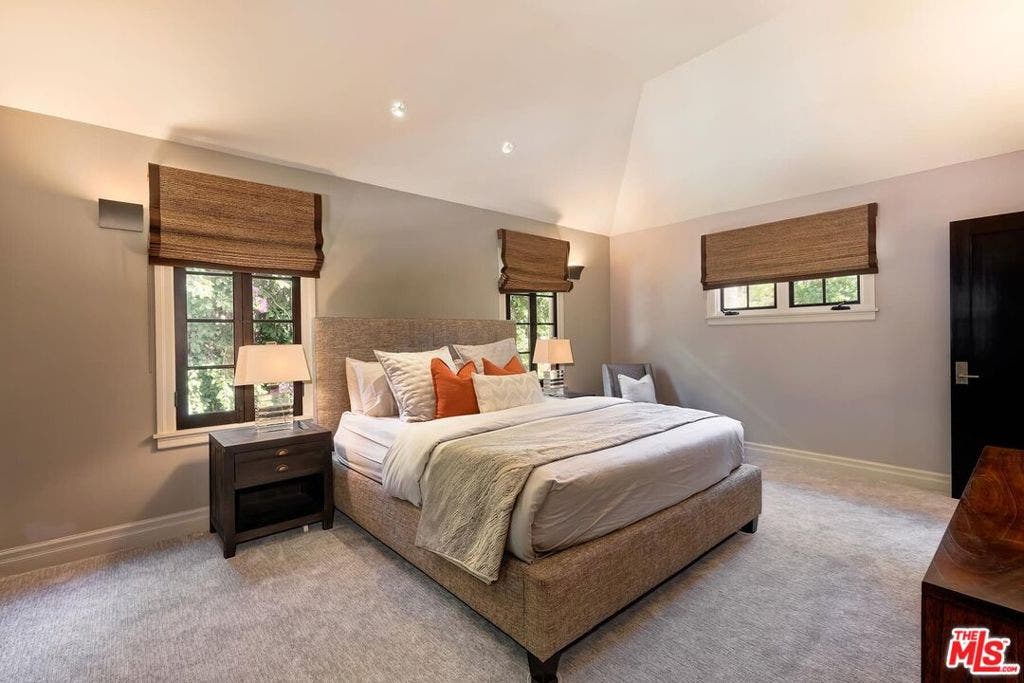 3300 N Knoll Drive, Los Angeles, CA 90068 3300 N Knoll Drive, Los Angeles, CA 90068