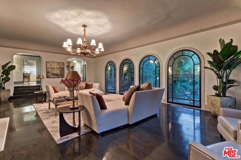 3300 N Knoll Drive, Los Angeles, CA 90068 3300 N Knoll Drive, Los Angeles, CA 90068