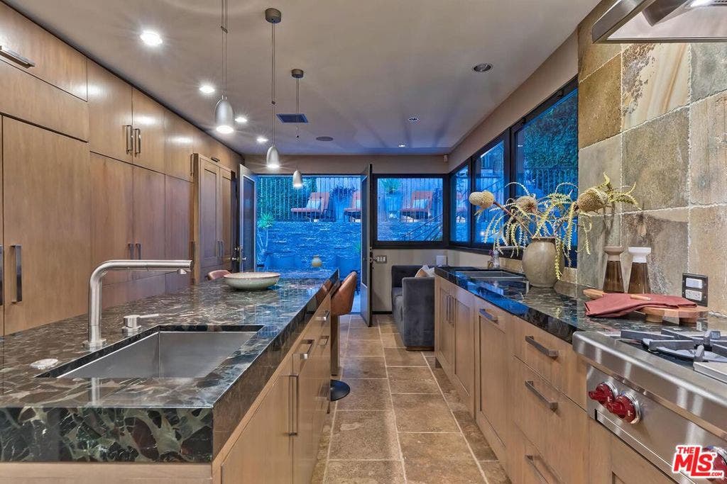 3300 N Knoll Drive, Los Angeles, CA 90068 3300 N Knoll Drive, Los Angeles, CA 90068