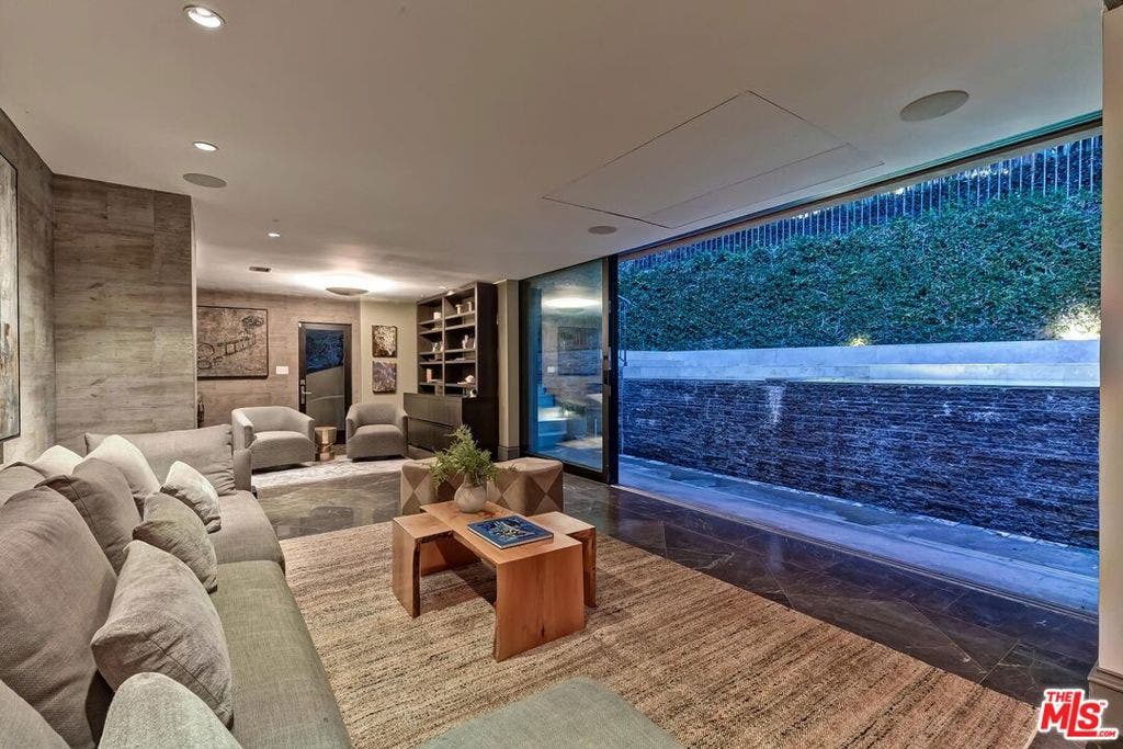 3300 N Knoll Drive, Los Angeles, CA 90068 3300 N Knoll Drive, Los Angeles, CA 90068