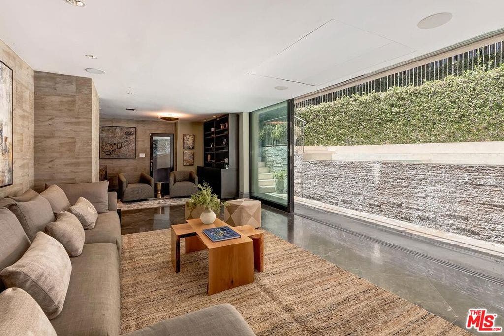 3300 N Knoll Drive, Los Angeles, CA 90068 3300 N Knoll Drive, Los Angeles, CA 90068