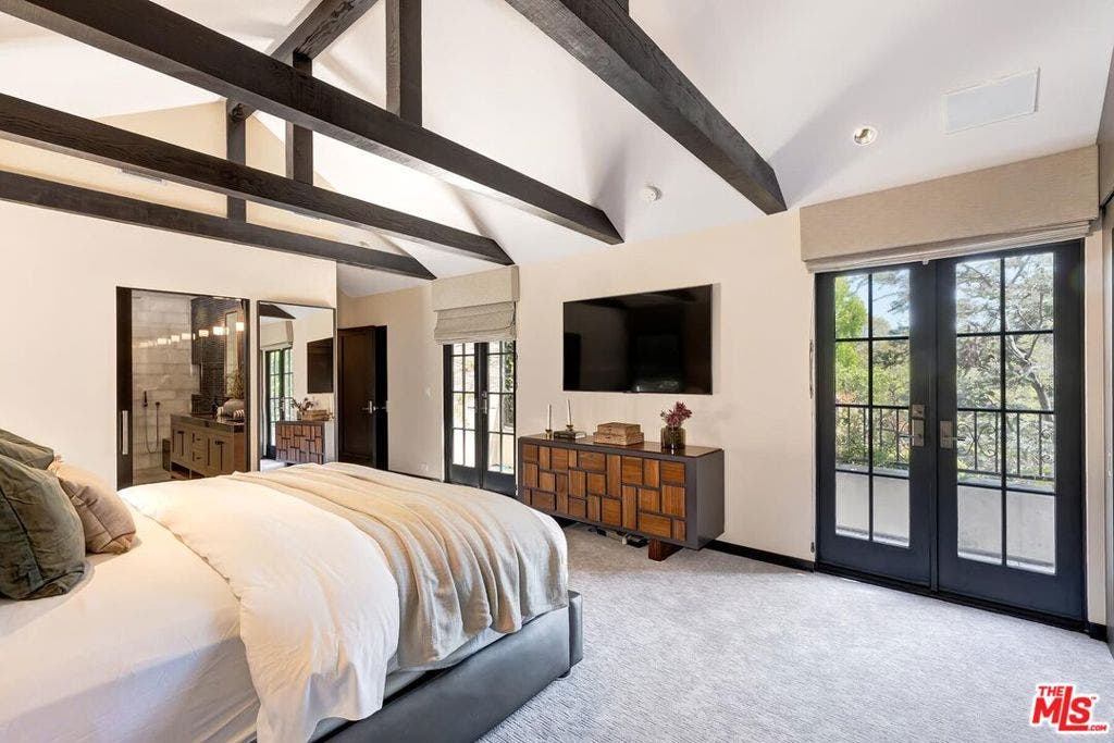3300 N Knoll Drive, Los Angeles, CA 90068 3300 N Knoll Drive, Los Angeles, CA 90068